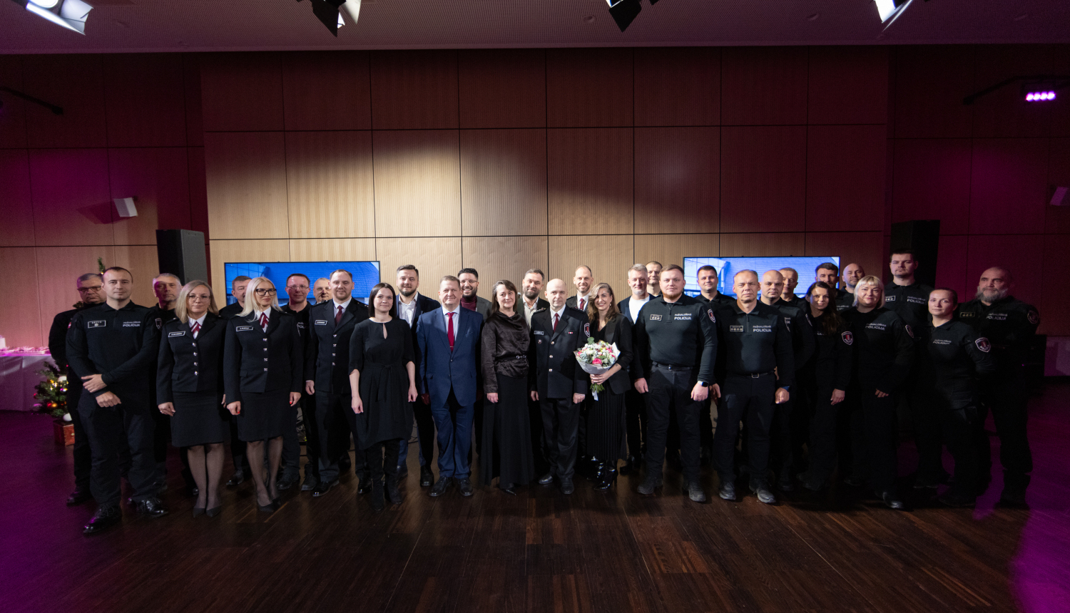 Policijas darbinieku dienā godināti Ropažu novada Pašvaldības policijas darbinieki