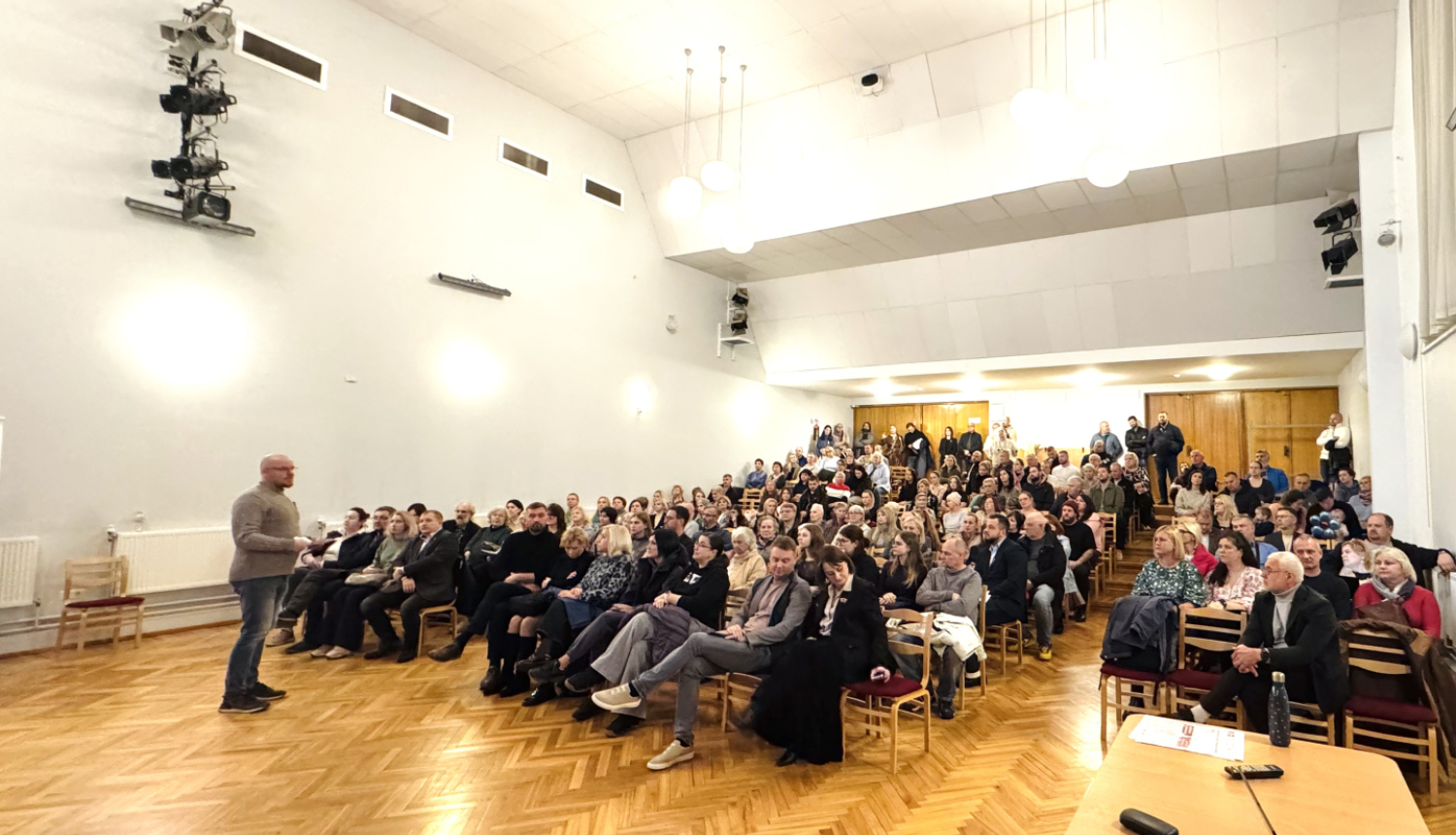 Tikšanās Upeslejās