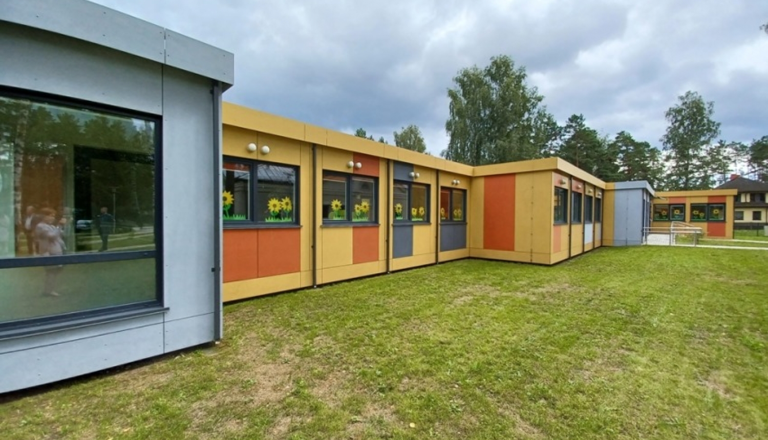 Garkalnē atklāj jaunu moduļu tipa piebūves ēku pirmsskolas izglītības iestādē “Čiekuriņš”