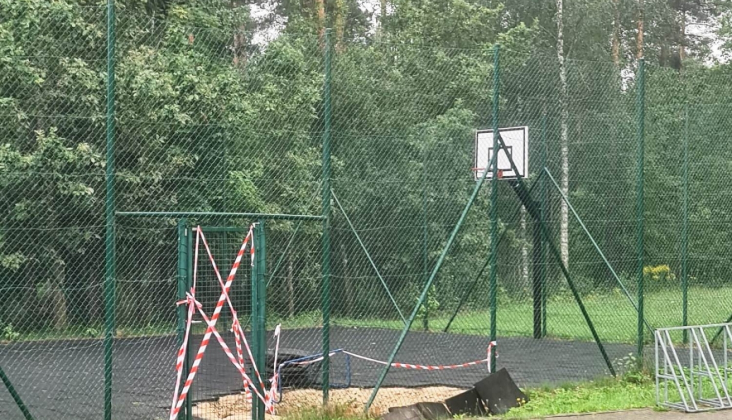 Upesciema stadiona basketbola laukums