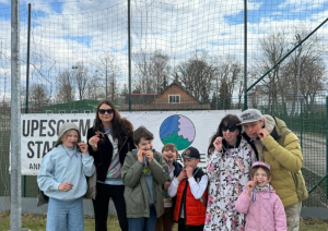 Aizvadīts aizraujošs ģimeņu foto orientēšanās pasākums Upesciemā